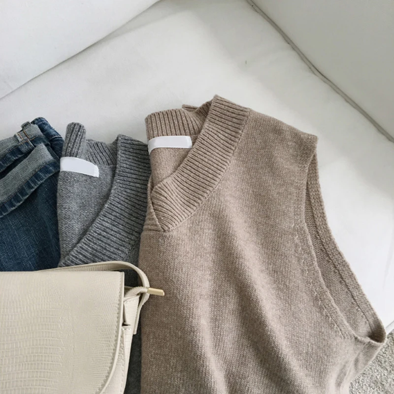 

2020 autumn and winter women's new style college style V-neck loose pullover knitted sweater vest