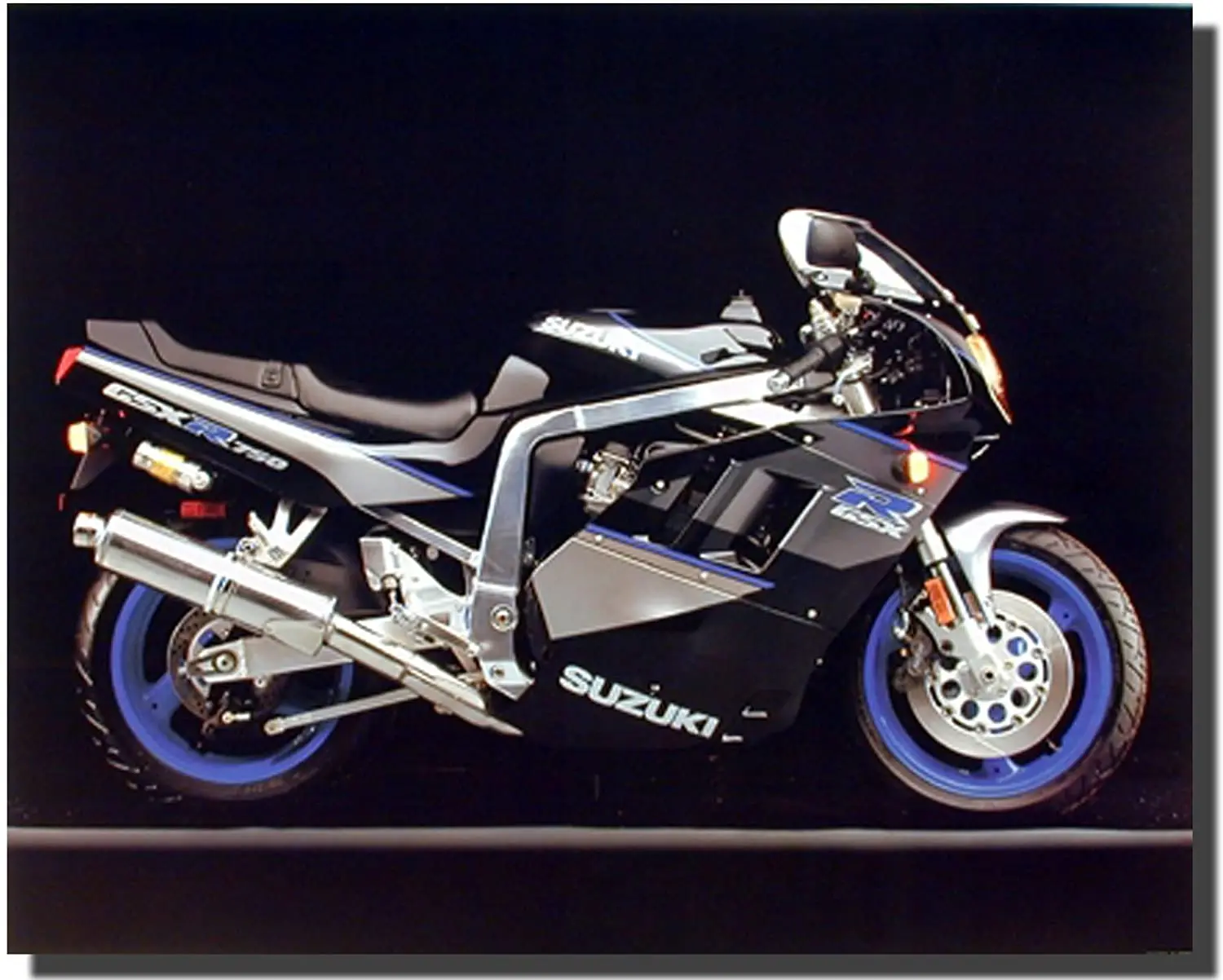 

Poster Of Suzuki GSXR 750 Sports Motorcycle Wall Decor Art Print