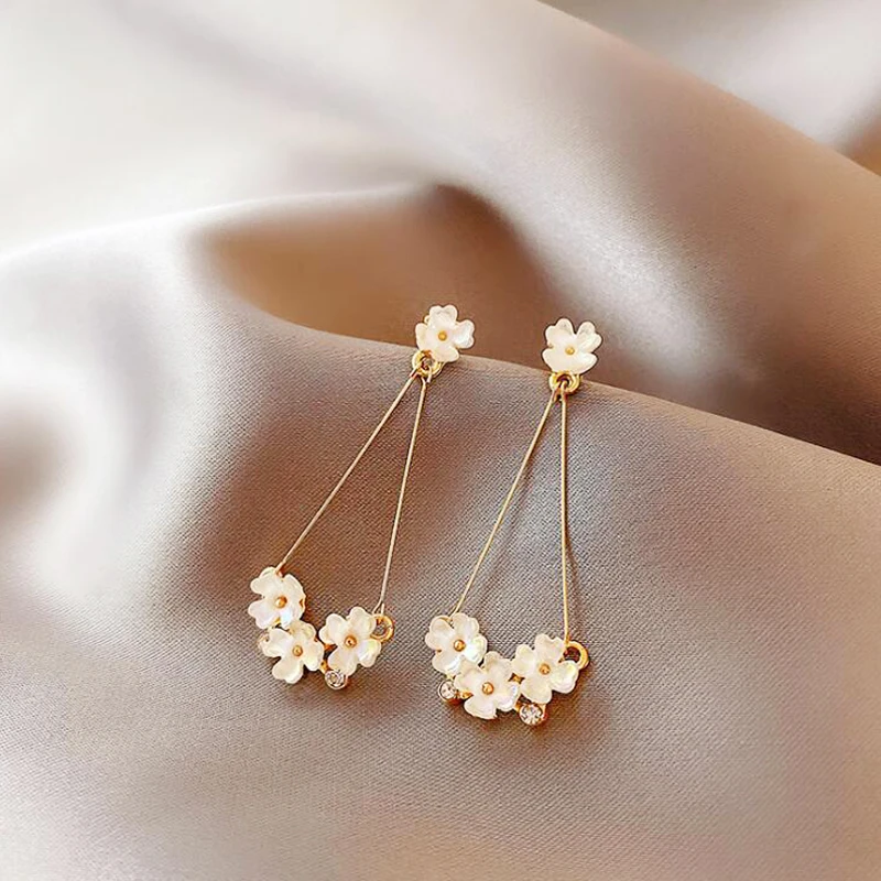 

2021 INS Hot Sale Vintage Piercing Long Tassel Earring For Women Luxury Bling Stud Earrings Jewerly Pendientes Mujer