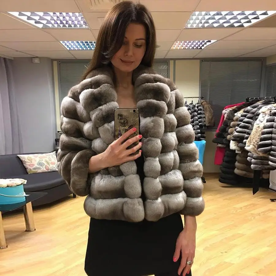 

Женская модная шуба из натурального меха