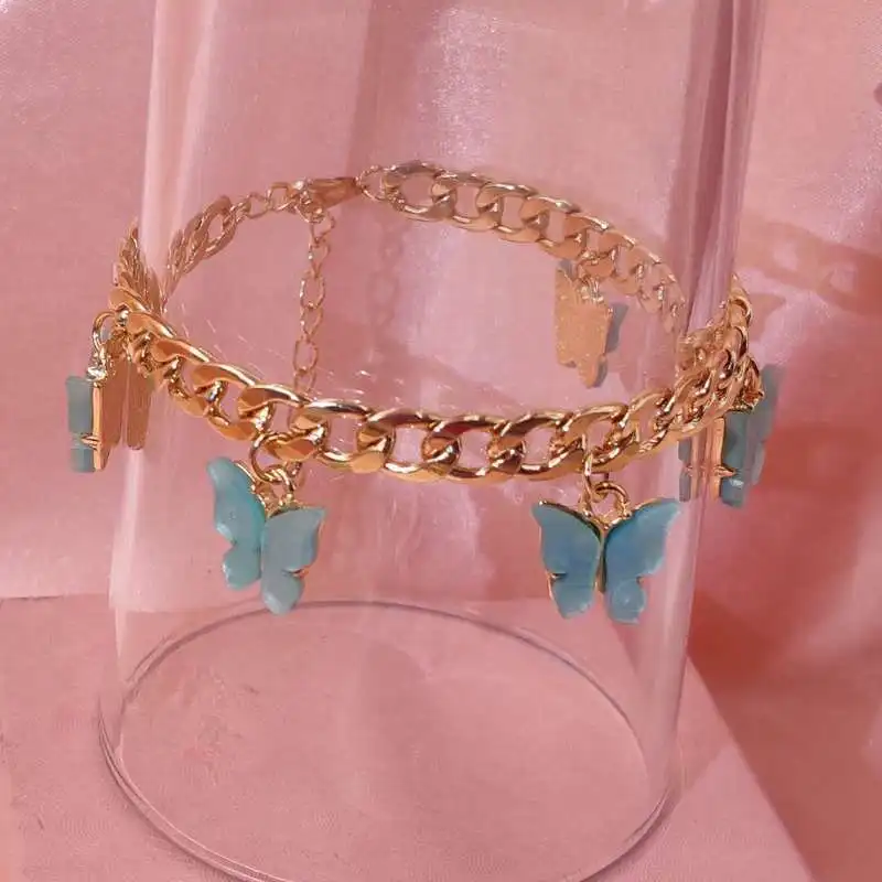 Женский широкий браслет-цепочка с подвеской в виде звеньев золотистого и