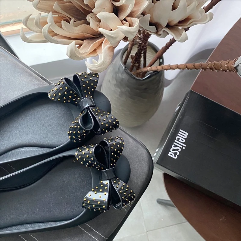 Сандалии-желе женские с заклепками и бантом на лето | Обувь