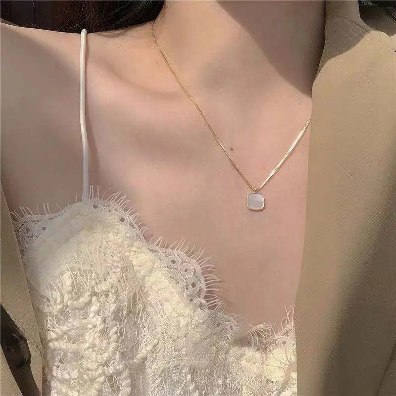 

New Simple Natural Fritillary Square White Shell Pendant Necklace Metal Geometric Clavicle Chain Jewelry For Women Gift 2021