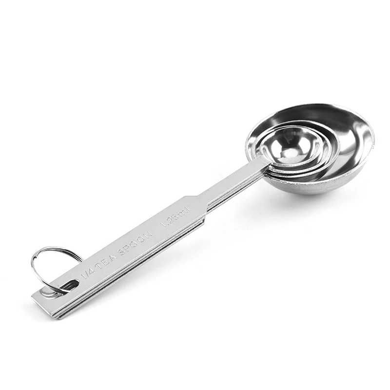 Мерные чашки и ложки из нержавеющей стали фотография торта кофейная лампа с