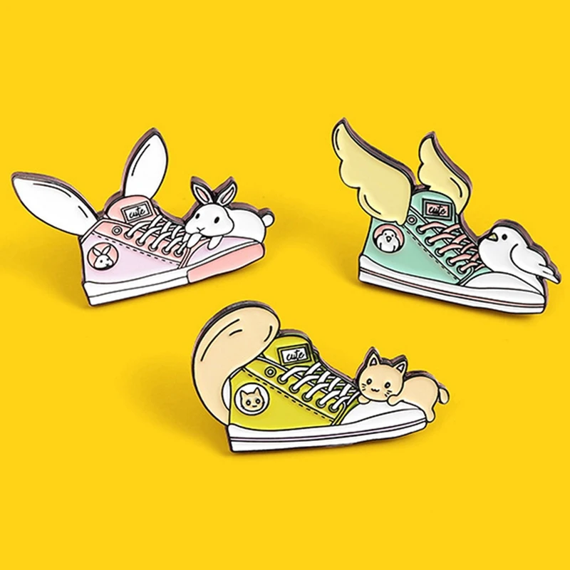 

2021 1PC Animal Shoes Enamel Pin Cat Tail Rabbit Ears Bird Wings Brooches Bag Lapel Pin Animal Cute Jewelry Gift For Friends