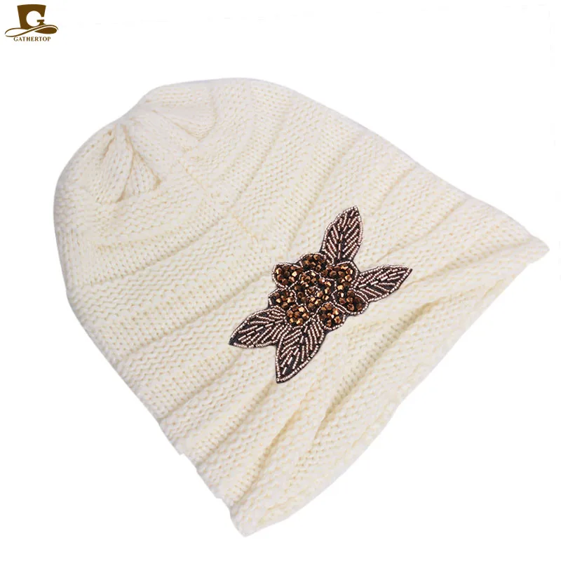 Лыжная мешковатая шапка с цветами украшенная бусинами Модная вязаная