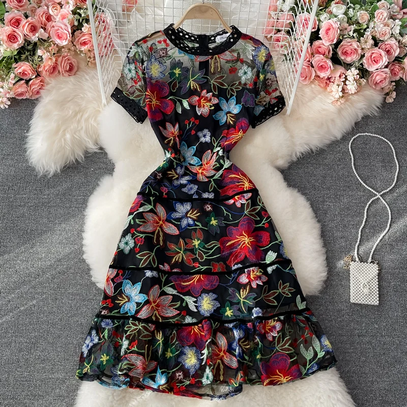 

2021 Summer New Retro High-end Mesh Embroidered Ladies Temperament Hollow Pattern Ruffled Waist Dress