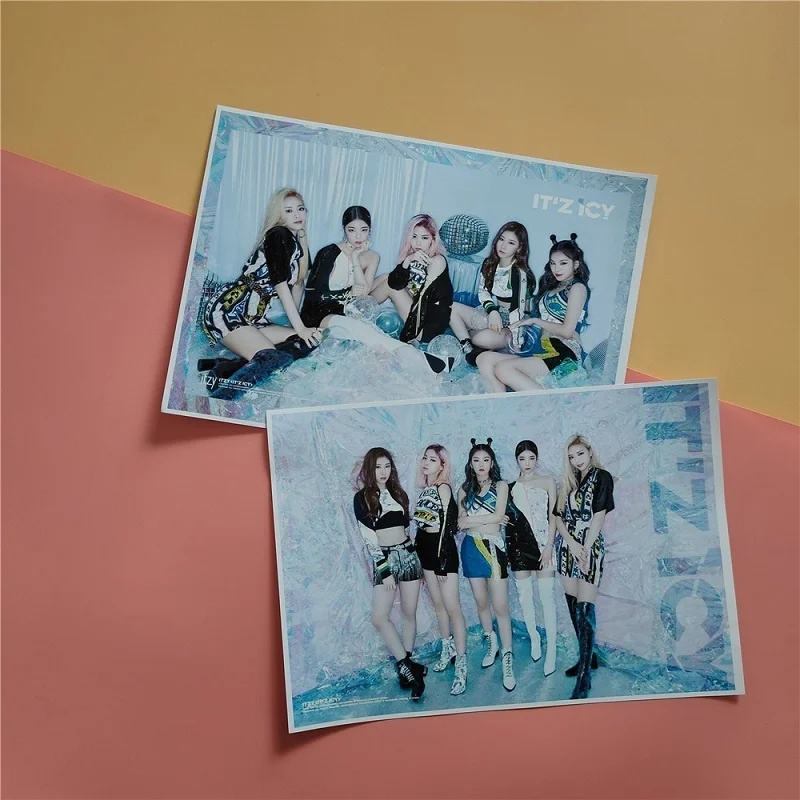 

KPOP ITZY ICY Photo Poster Self-adhesive Pictorial Shen Liuzhen Photo Collection Poster YEJI Star Peripheral