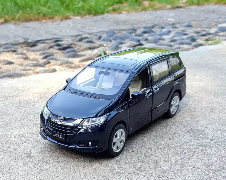 1:32 Масштаб литья под давлением сплав Металл роскошный MPV модель автомобиля для HONDA Odyssey Коллекция Модель автомобиля Вытяните назад звук и светильник игрушки автомобиль - Цвет: Navy Blue