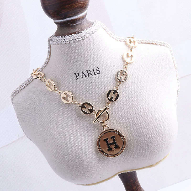 

2021 New High-Quality Temperament Cute Simple Light Luxury Design Letter H Necklace Pendant For Women Gifts Jewelry Accessories