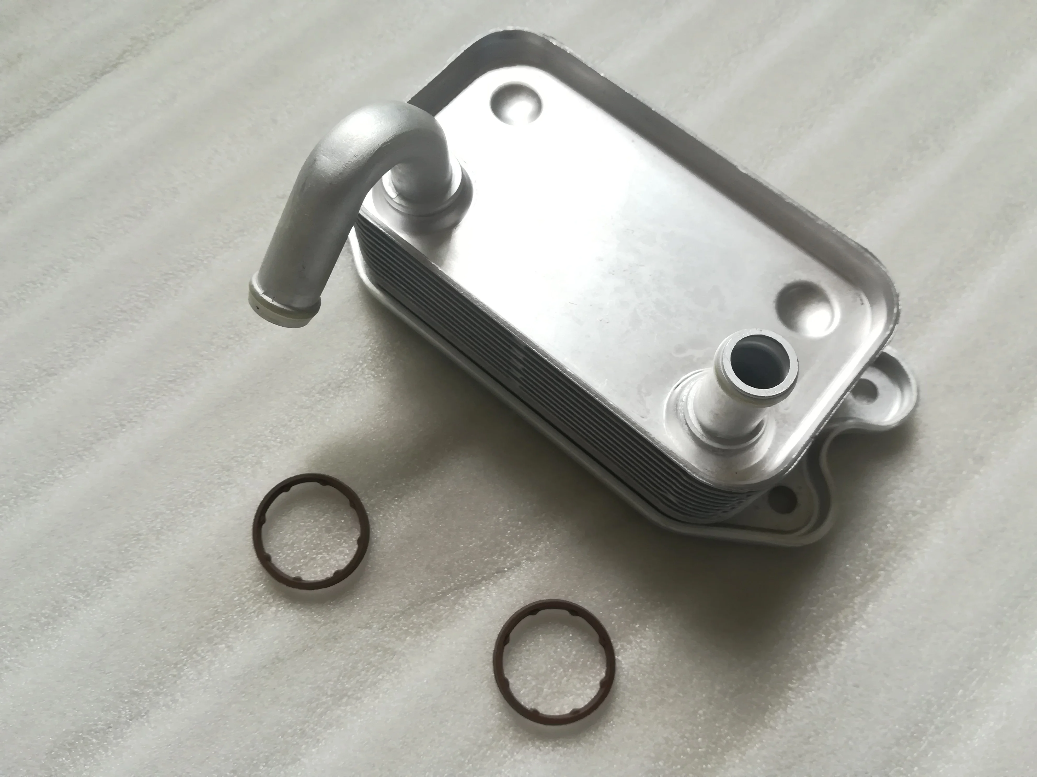 Бесплатная доставка масляный радиатор двигателя с уплотнительными кольцами