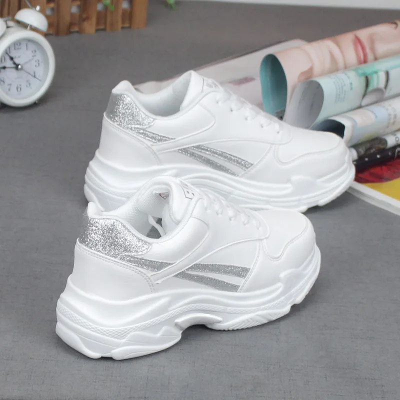 Женские кроссовки на толстой подошве Белые Повседневные вулканизированной