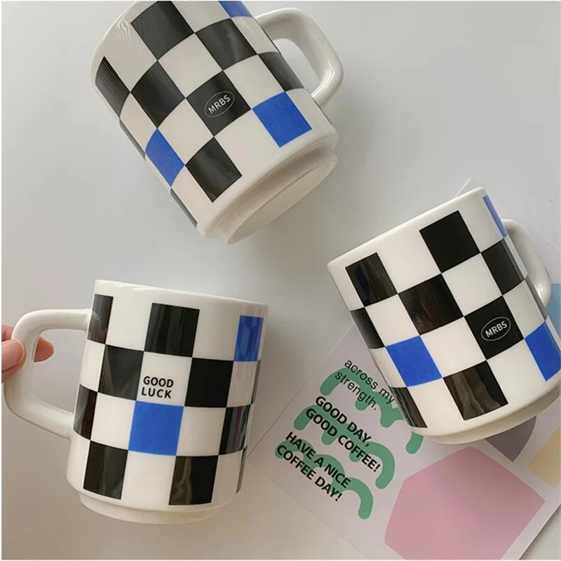 

320ml Chessboard Cups Coffee Oatmeal Tea Ceramic Mugs With Silicone Lid Checkerboard Drinkware for Home Office Hotel Ins Fashion