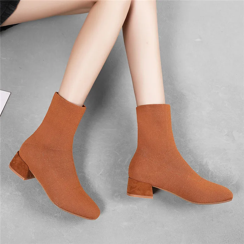 Женские ботинки на высоком каблуке с круглым носком коллекция 2019 года Простые
