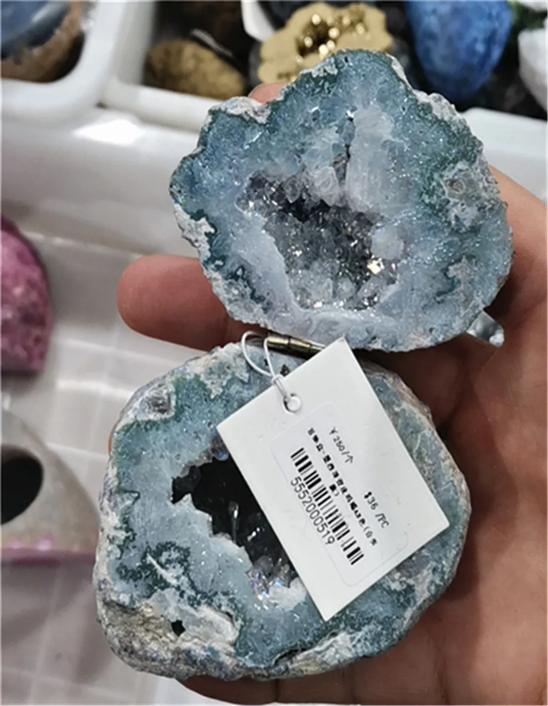 

1pcs Natural aura agate geode quartz crystal healing crystals stone and crystals Healing quartz druzy box random delivery