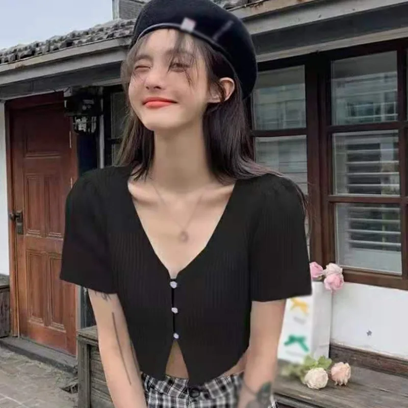 

Футболка женская трикотажная на пуговицах, пикантный укороченный топ в рубчик с V-образным вырезом и коротким рукавом, винтажная одежда в Ко...