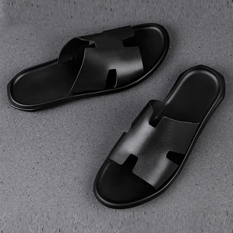 Черные и белые кожаные шлепанцы Мягкие пляжные уличные сандалии Мужская обувь