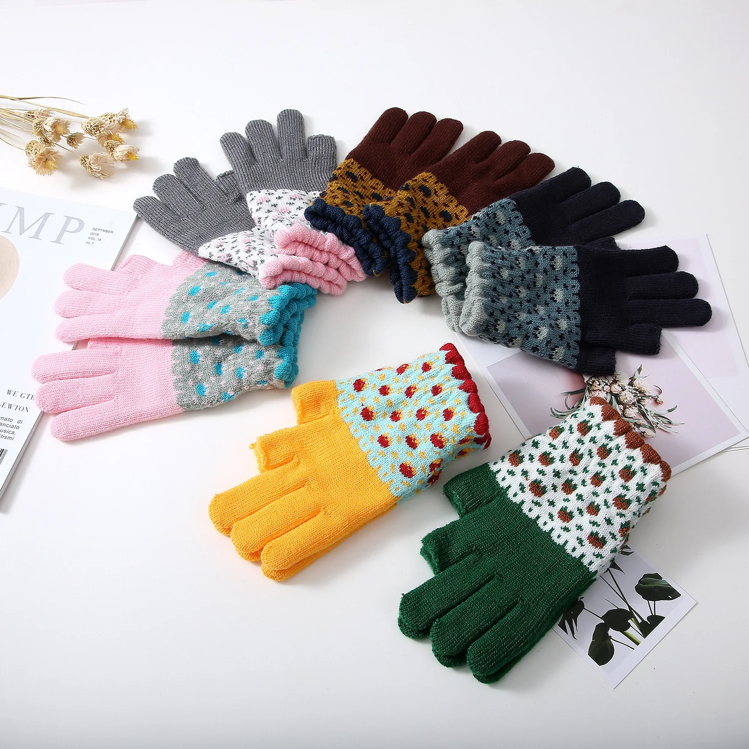 

Knitting Plush Warm Gloves Two-finger Touch Screen Gloves Color Matching Pineapple Printed Mittens Skin-friendly Comfort Gloves