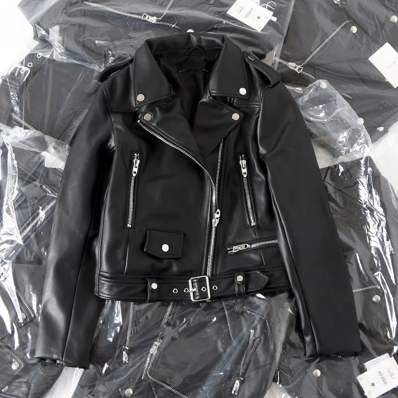 Куртка женская из искусственной кожи на молнии короткая в стиле байкера черная