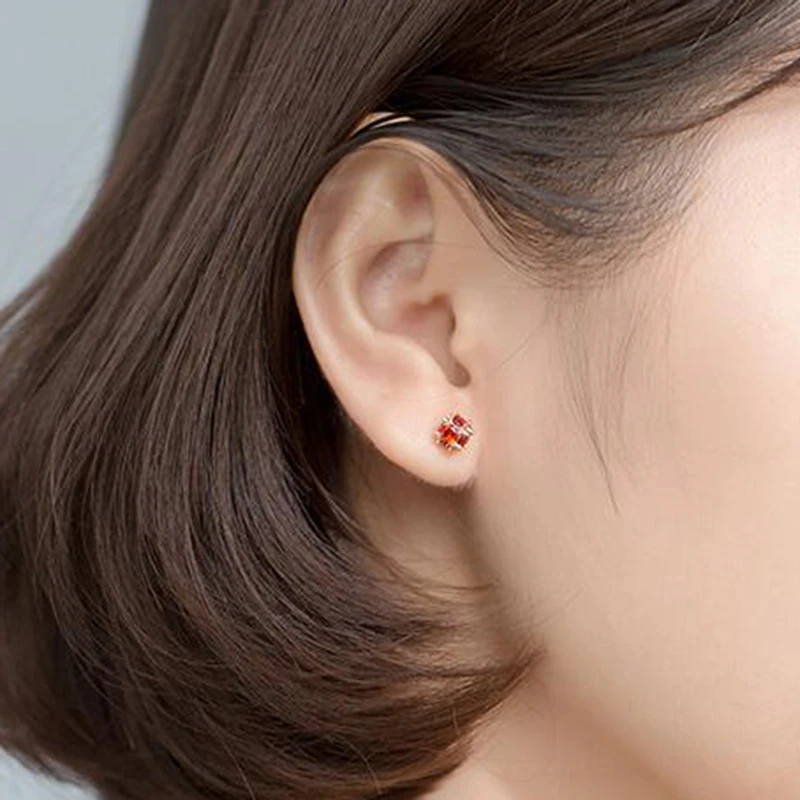 Изысканные 8-ми красные каменный куб серьги-гвоздики цвета розового золота