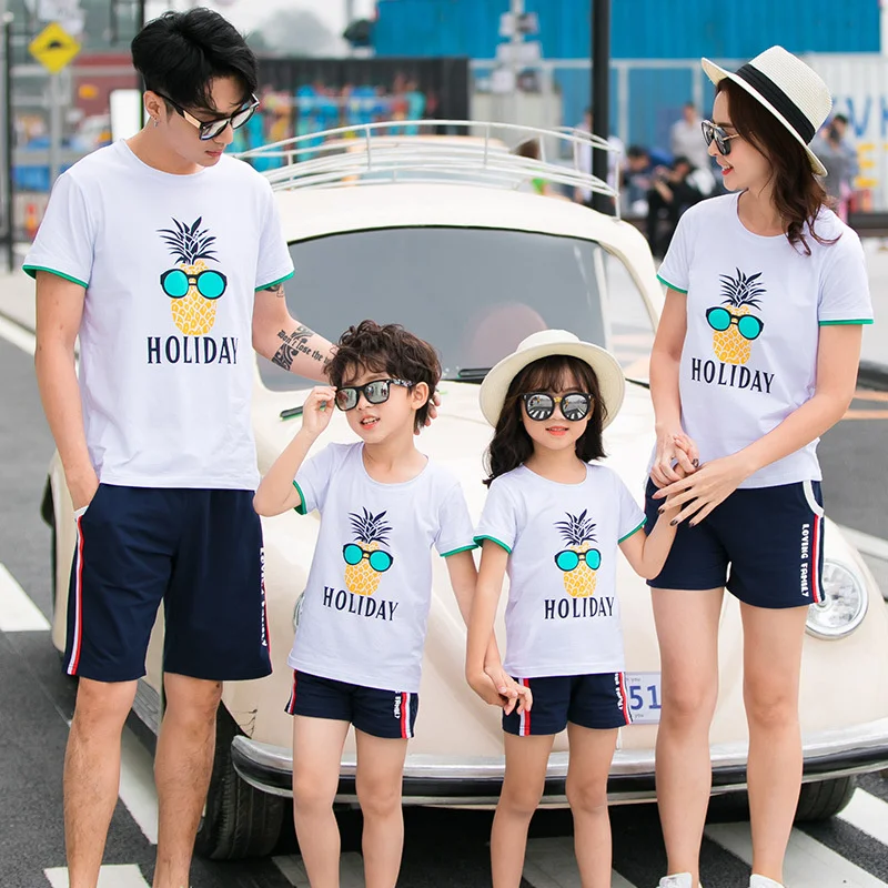 

Family Matching Clothes Cartoon Pineapple T shirts Mommy and Me Clothes Mother Daughter Dad Son Tee Top Family Look Dress Summer