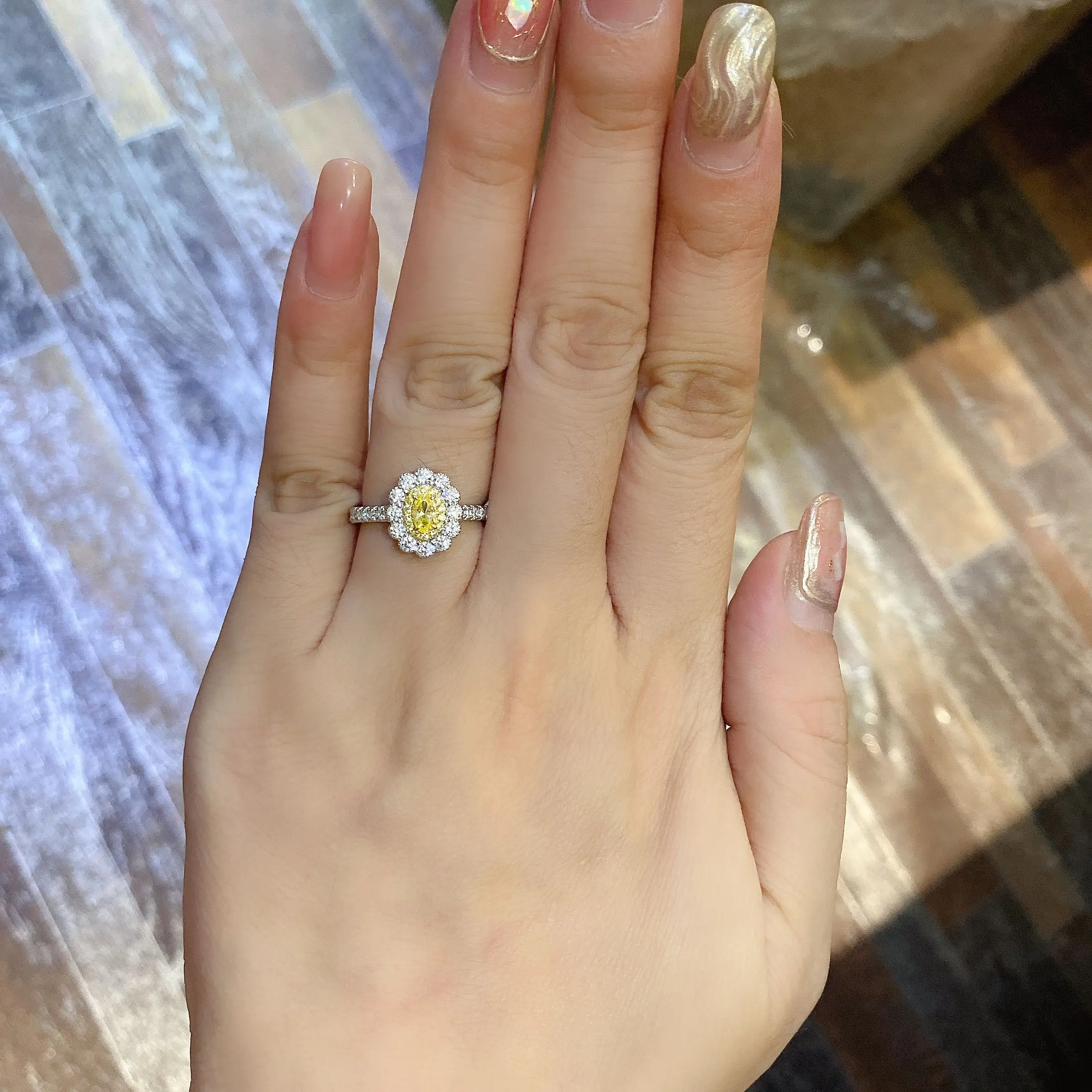 

Low-Key Series Seiko Small Carat Yellow Rhinestone Ring Main Stone about 30 Points Carbink Pieces Rhinestone Ring Female Silver