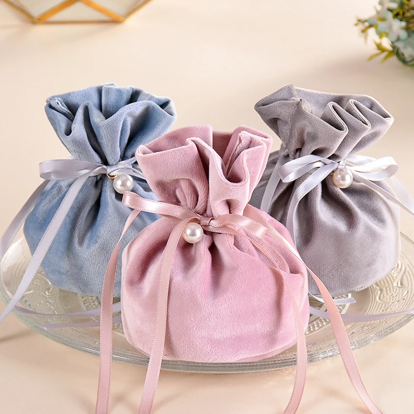 

20pcs/lot wedding candy box Creative velvet yarn gift boxes for sugar containing a gift bag with pearls decorative handbag