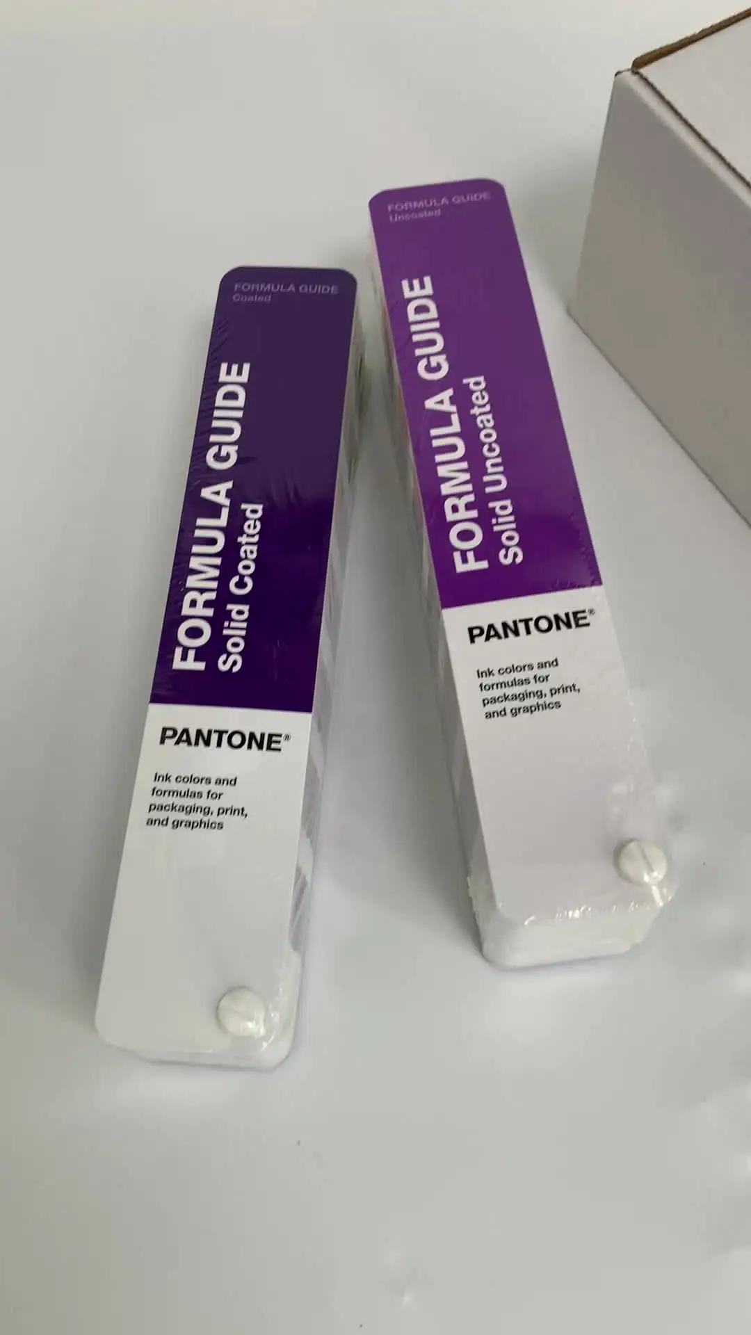 

GP1601A CU Pantone Colour Book