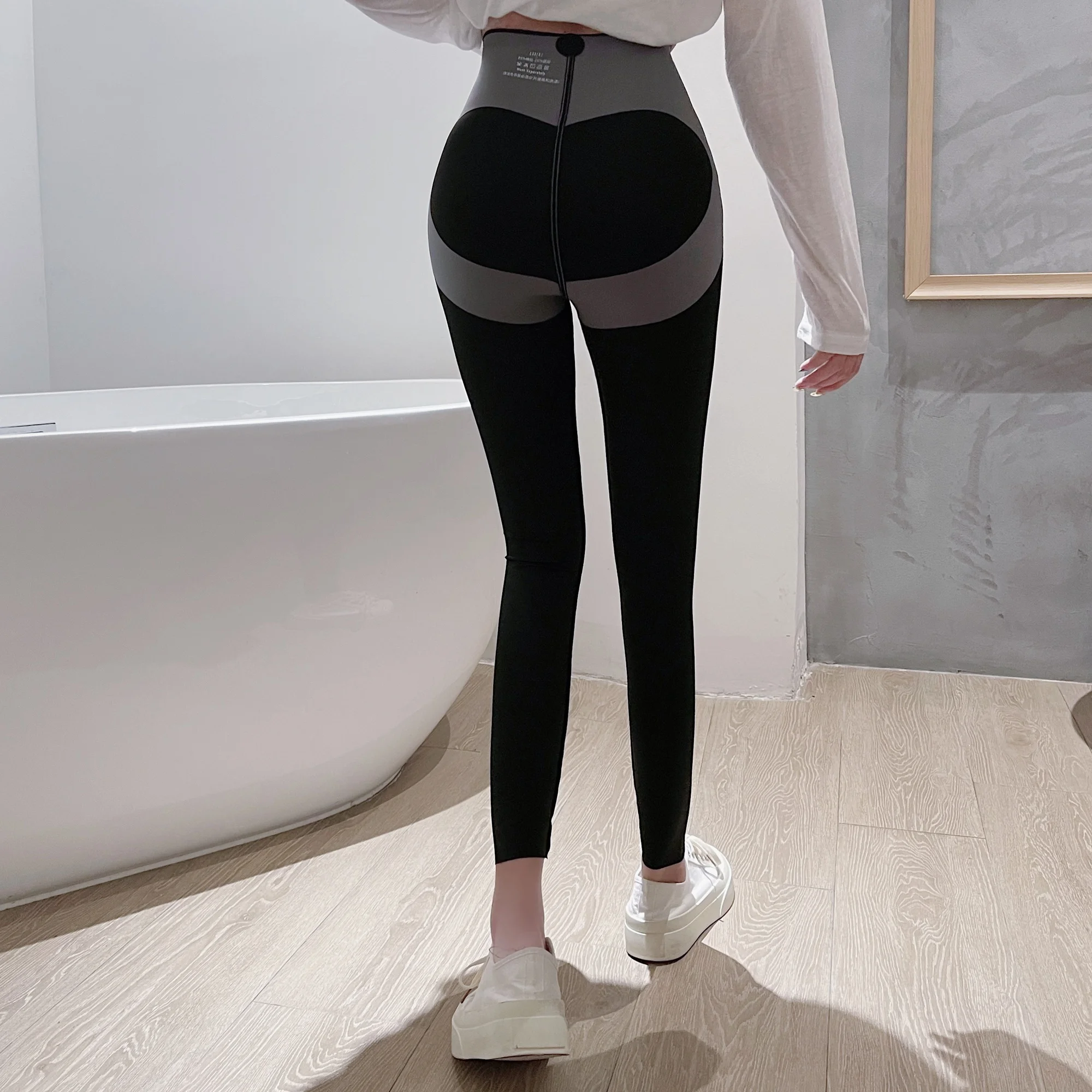 

WOMENGAGA Sexy Seamless Fishbone Mesh Leggings High Waist Show Peach Heart Buttocks Stretch Pants 2021 New YSY4