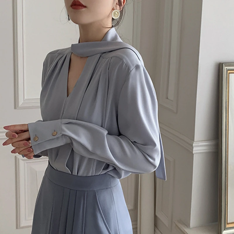 

2021 Spring Summer New Women's Shirt Design V Neck Blouse Temperament Simple Ladies Elegant Office Work Fashionable Top White