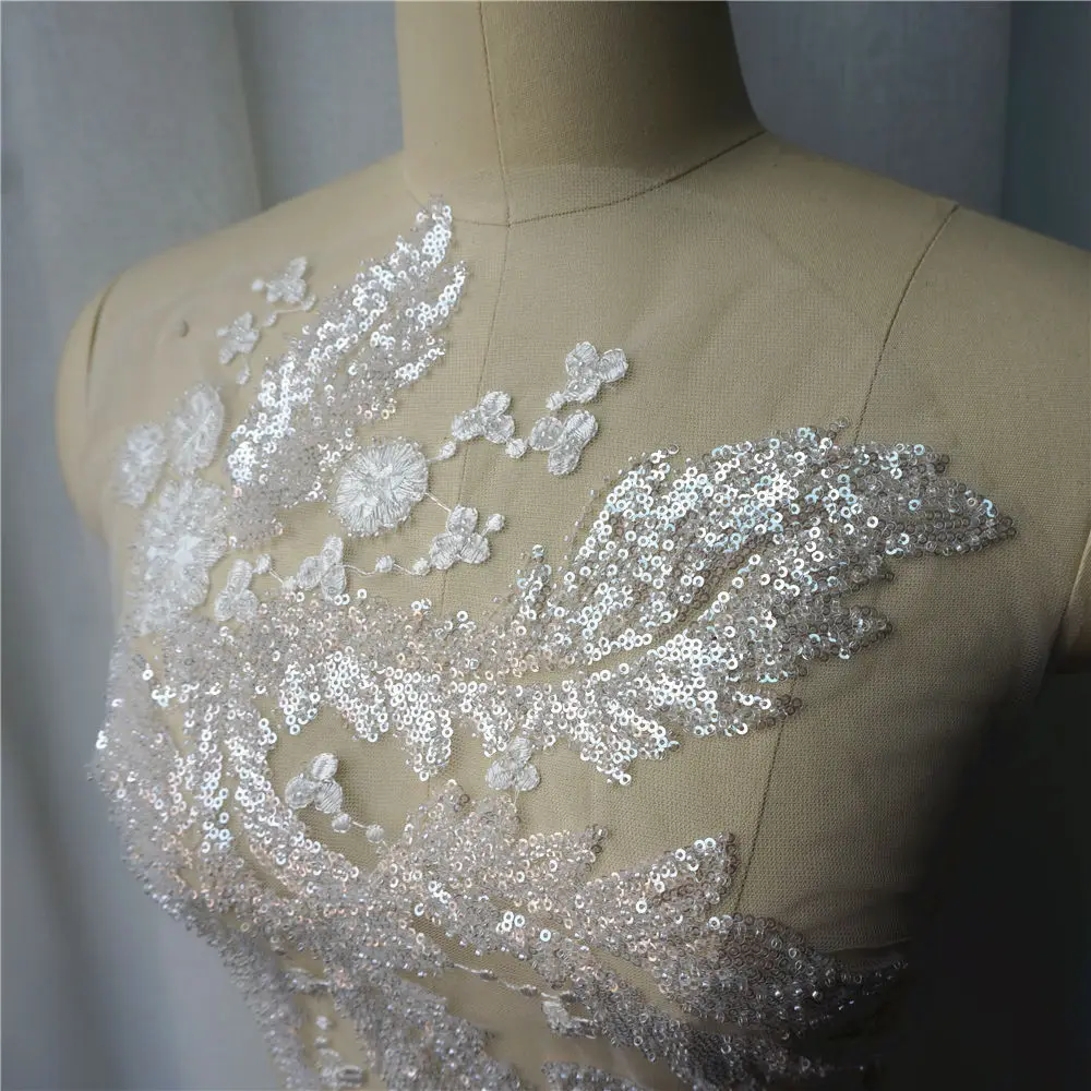 Белая блестящая кружевная ткань с блестками бусины в форме листьев вышитая