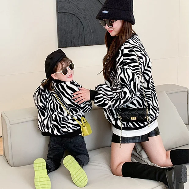 

Mommy And Me Clothes Fashion Mom Daughter Matching Top Women Winter Autumn Oversized Hoodie Children Girls Long Sleeve Outwear