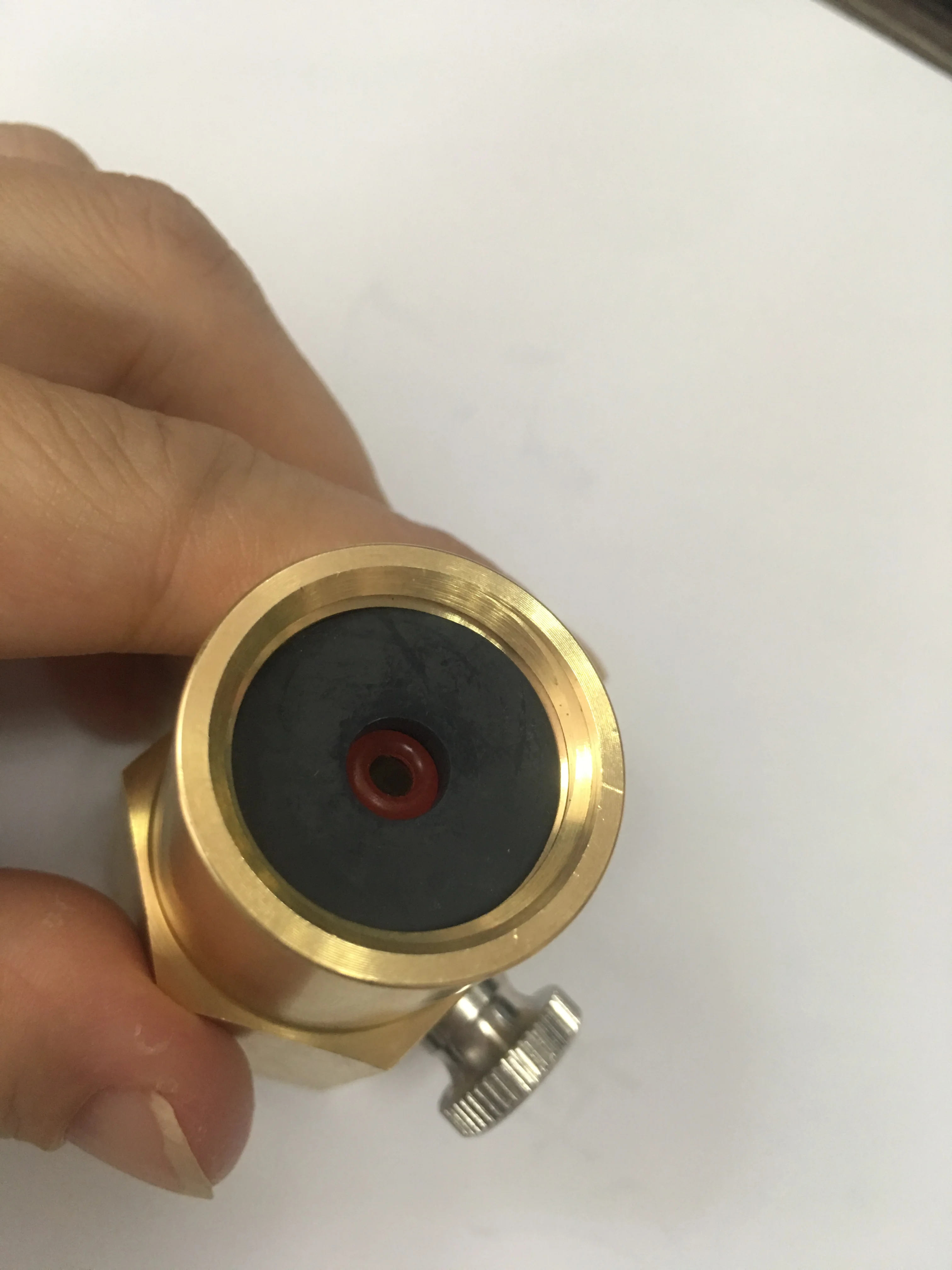 SODABOTTLE адаптер для наполнения цилиндров (заправочная станция) с клапаном