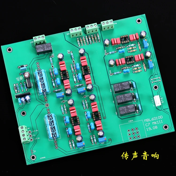 Передняя панель усилителя сцены MBL6010D