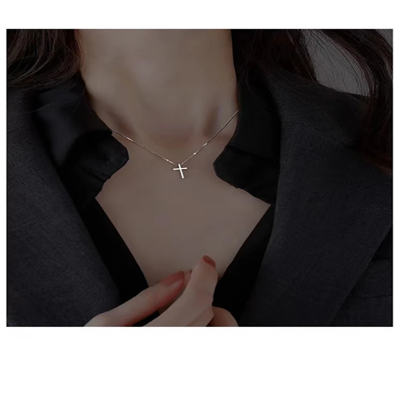 

New cross necklace female summer 2021 niche design pendant ins cold wind simple clavicle chain personality trend
