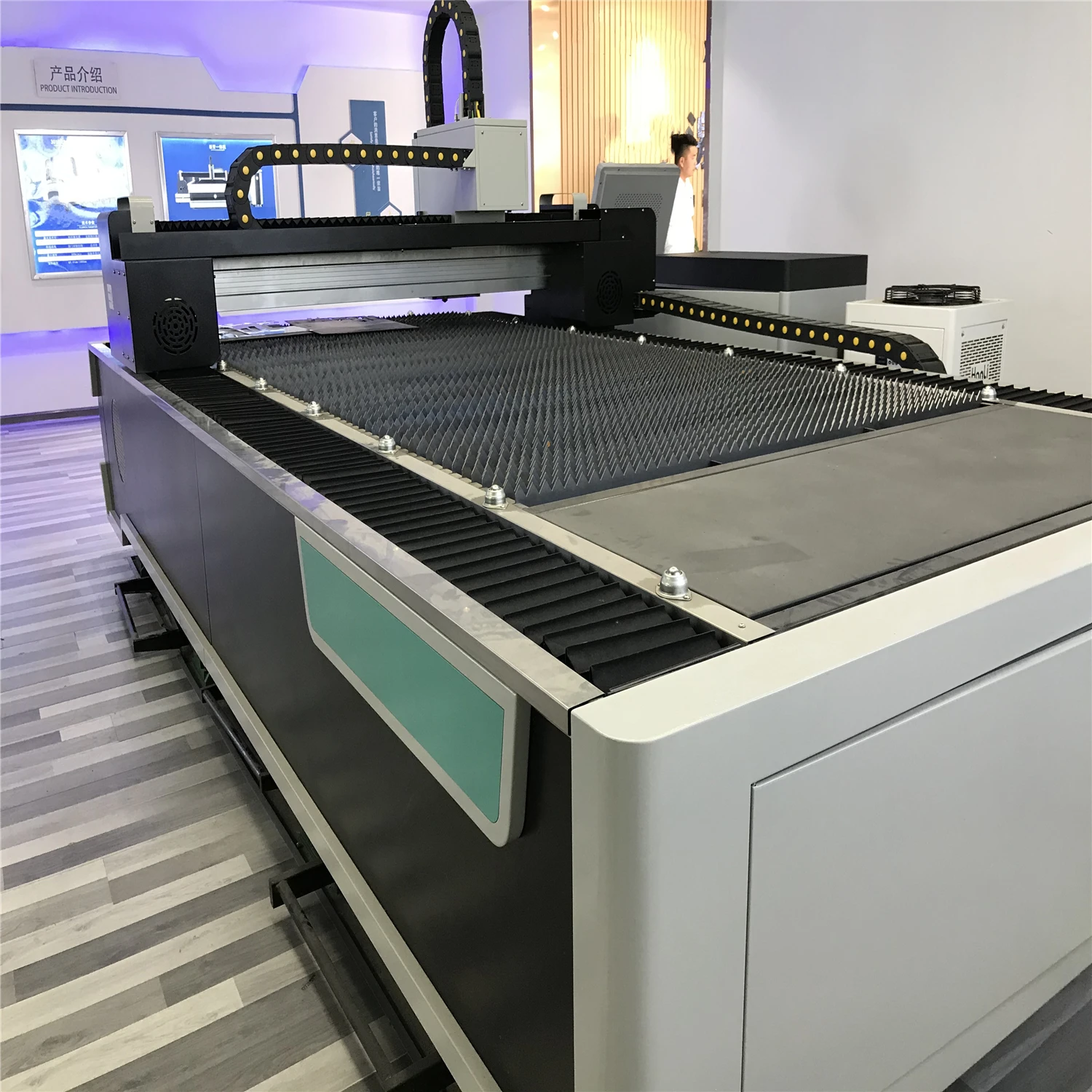 Волоконно Лазерная режущая машина 500 Вт 1000 2000 IPG Raycus лазерный резак для