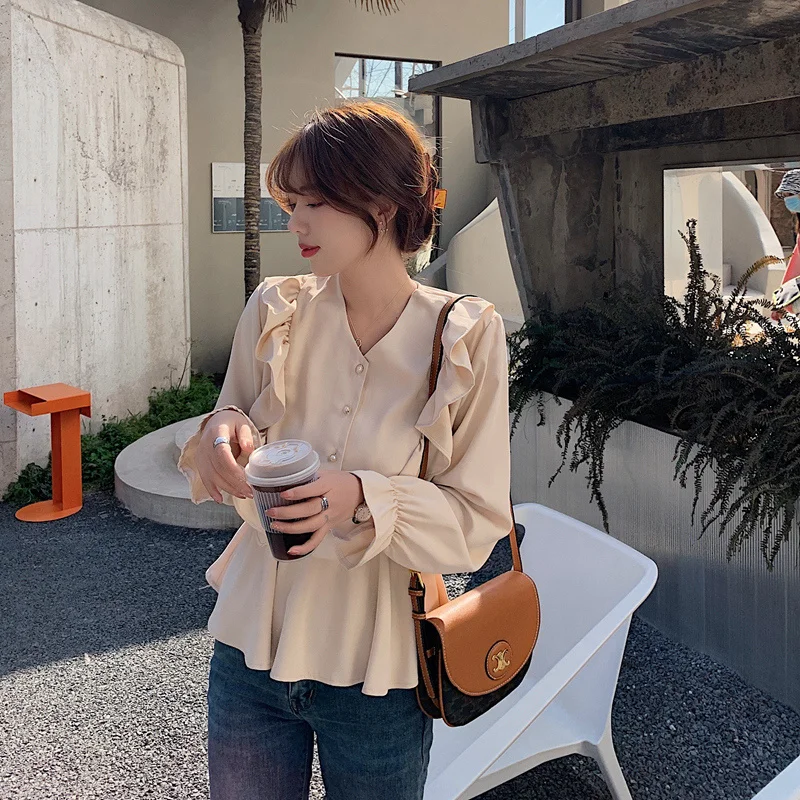 

Женская рубашка с длинным рукавом, V-образным вырезом и оборками