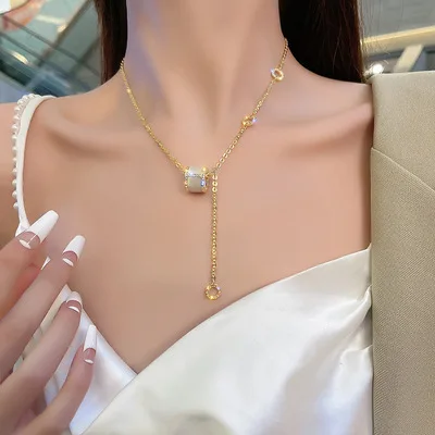 

Necklace fashion new brand-name classic golden female luxury niche waist clavicle chain summer high sense pendant accessories