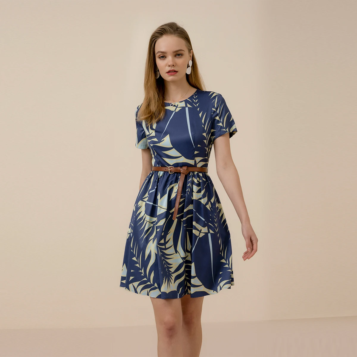 

Women's 2021 Summer Fashion Leaf Print Dress Waist Fashionable O-Neck Ladies Short Skirt