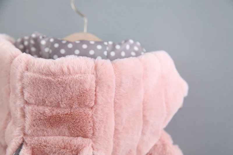 Осенне-зимний жилет с капюшоном и ушками верхняя одежда для девочек, детский флисовый кардиган с бантом и искусственным мехом Casaco WT808