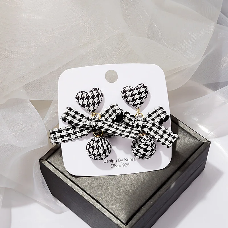 

U-Magical Vintage Fashion Black White Grid Bowknot Dangle Earring for Women Fashion Love Heart Circle Fabric Earring Jewellery
