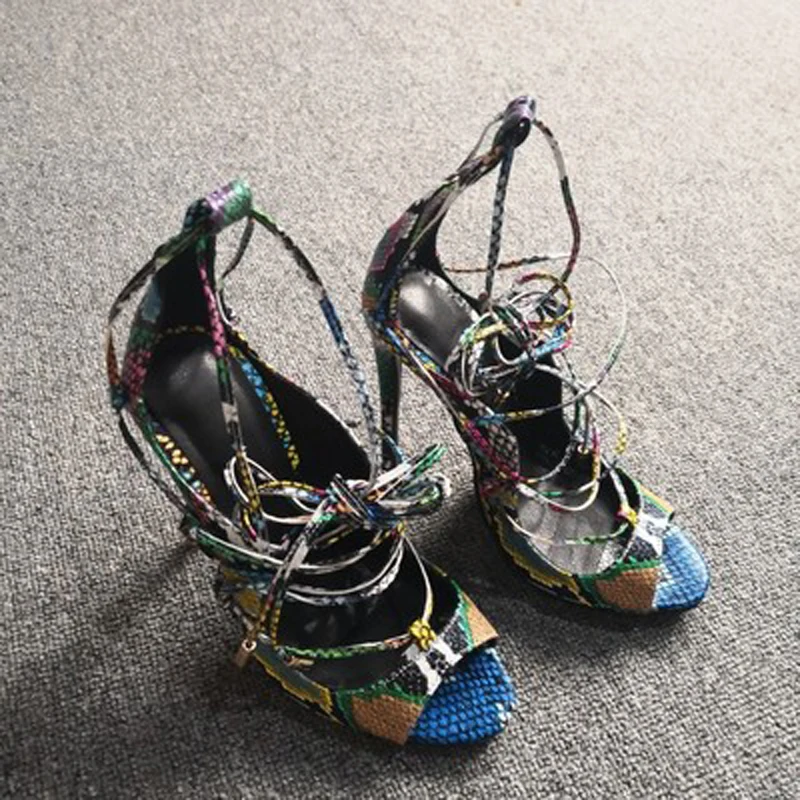 Murah Sandal Gladiator Kulit Ular Sepatu Musim Panas Wanita Cut-Out Dekorasi Cetak Sepatu Sandal Wanita Hak Tinggi Desain Baru 2021