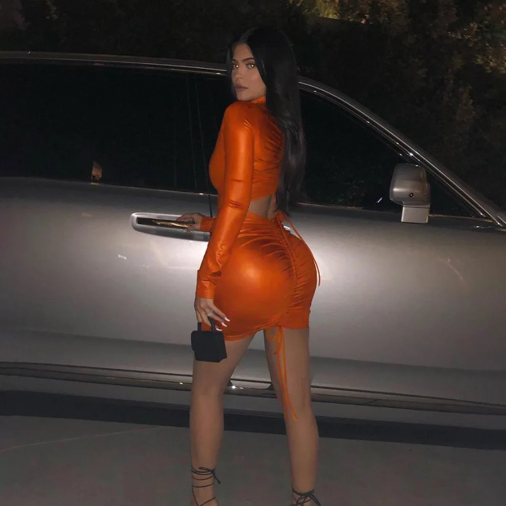 Осеннее однотонное платье стретч с высоким воротником и завязками женское