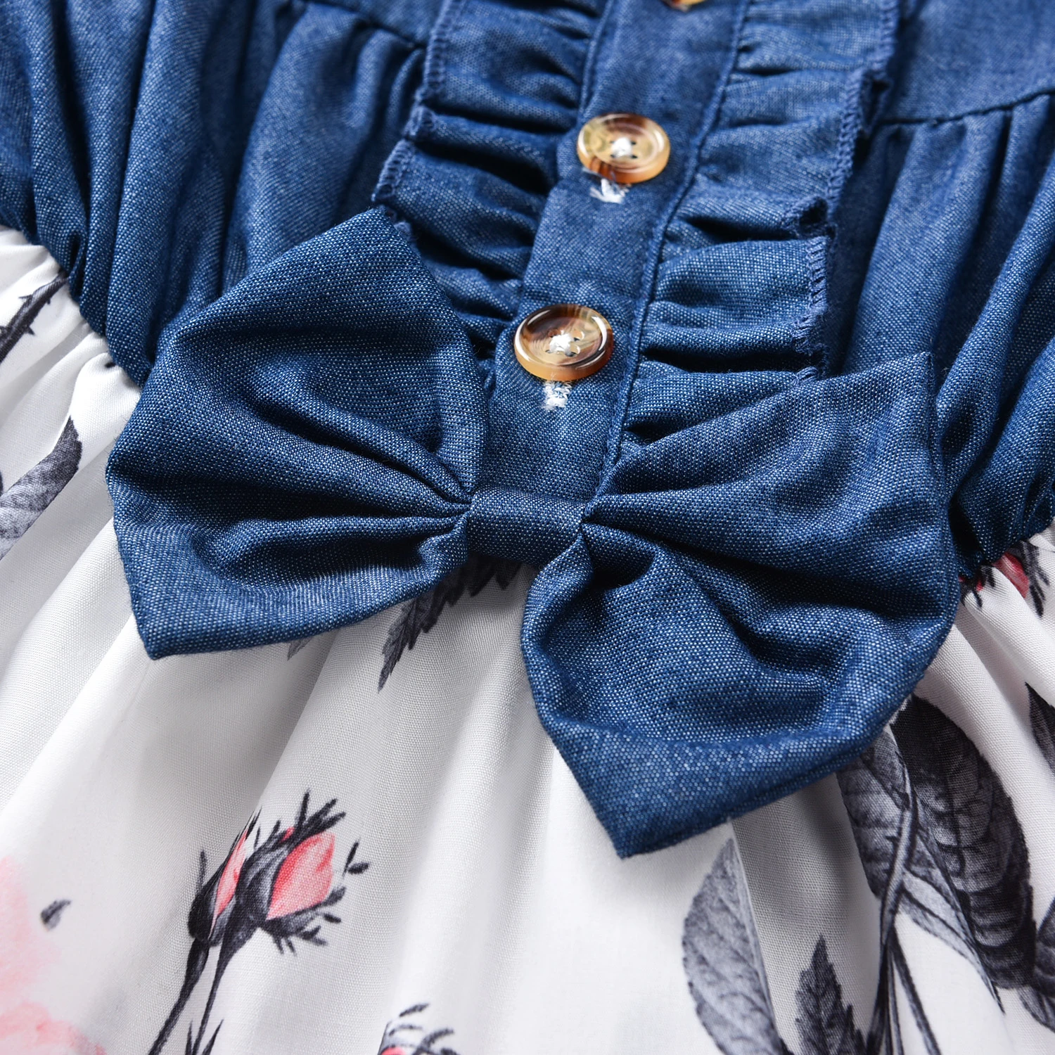 Платье ТРАПЕЦИЕВИДНОЕ джинсовое с оборками на рукавах до колен | Детская одежда и