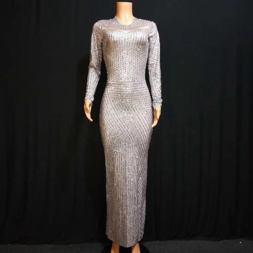 Женское вечернее платье с длинными рукавами серебряными стразами коктейльное