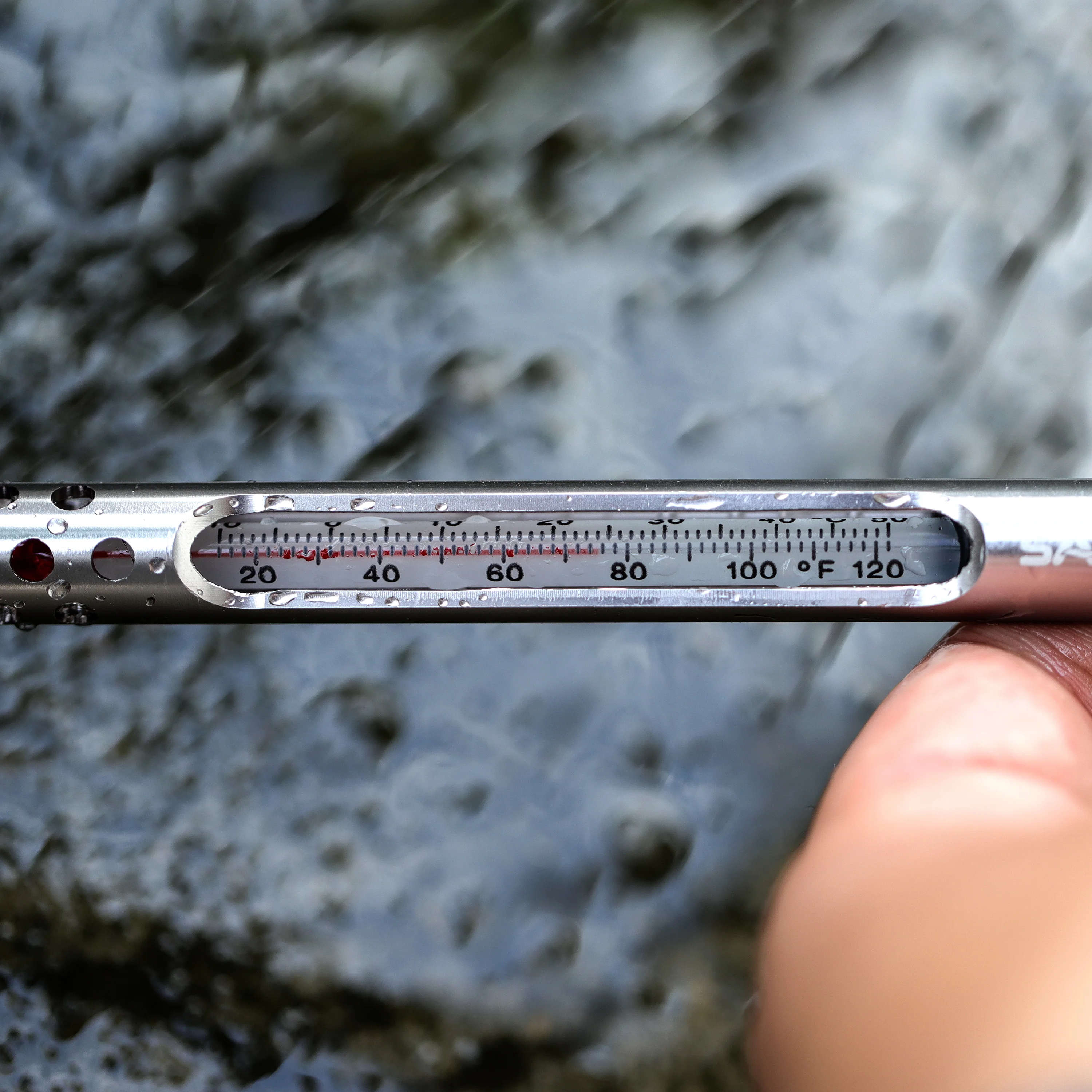 SAMSFX Fishing Thermometer Stream Water Temperature Measurement Fly with Carabiner Accessories | Спорт и развлечения