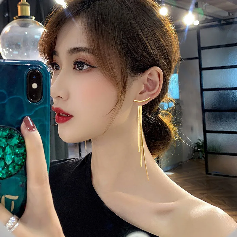 Изысканные простые серьги из сплава с длинной кисточкой текстурные