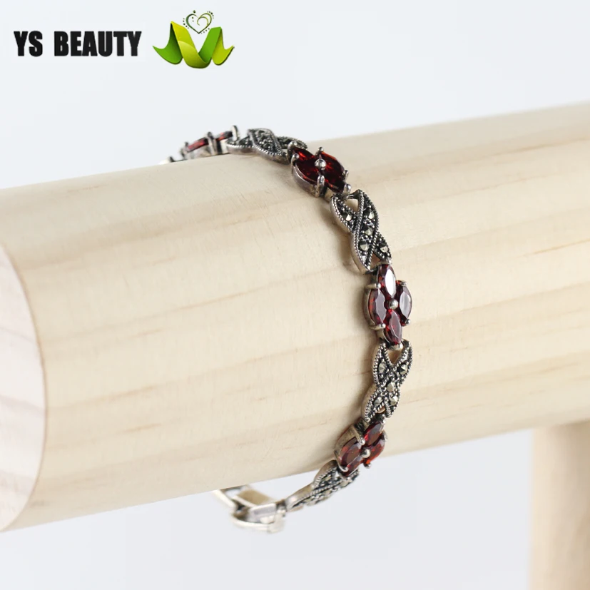 Браслет из серебра 925 пробы с инкрустированными цветными драгоценными камнями