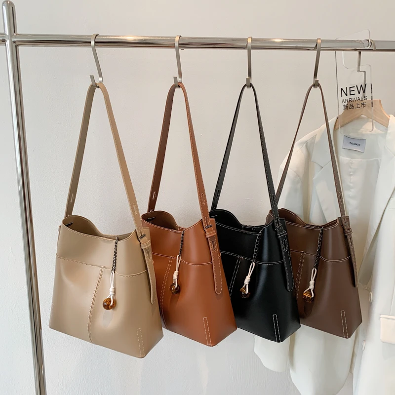 

Вместительная дамская сумочка из искусственной кожи, новинка 2021, стильная дамская сумка на плечо, роскошная дамская сумочка, модная дизайне...