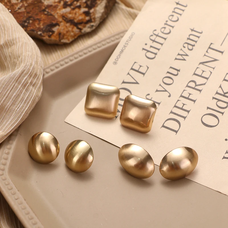

FAMSHIN Vintage Gold Geometric Pearls Stud Earrings For Women Wedding Korean Heart Crystal Irregular Pearl Earring Gift Jewelry